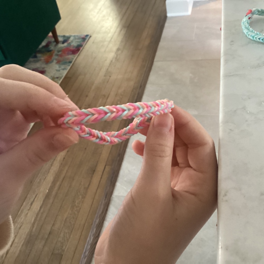 Bracelet (rainbow loom) - Picture 3 of 3
